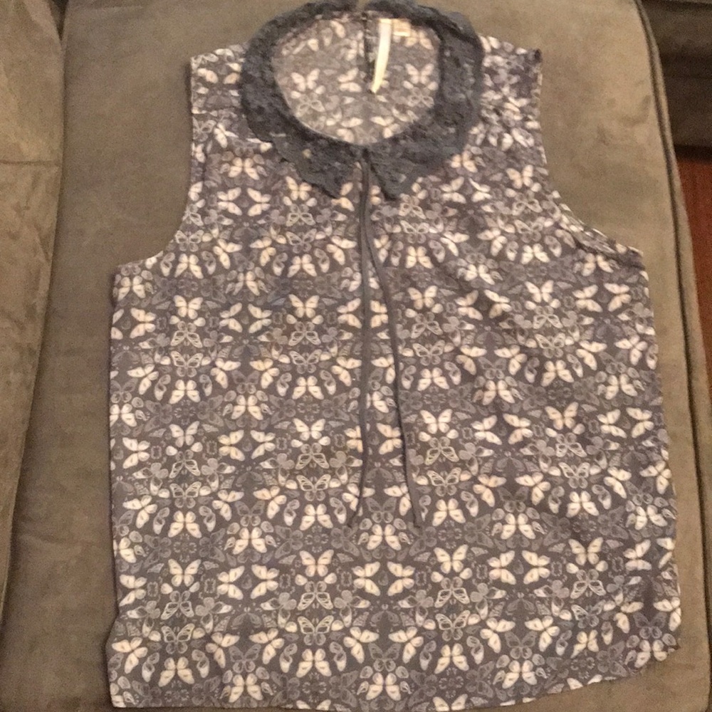 LC Lauren Conrad butterfly blouse w/ lace collar